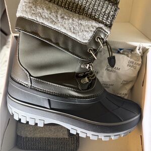 Dream Pairs Gray and Black Men's Boots